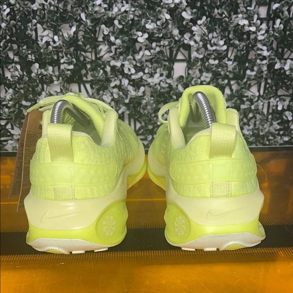 Nike ReactX Infinity Run 4 VOLT - Picture 4 of 5